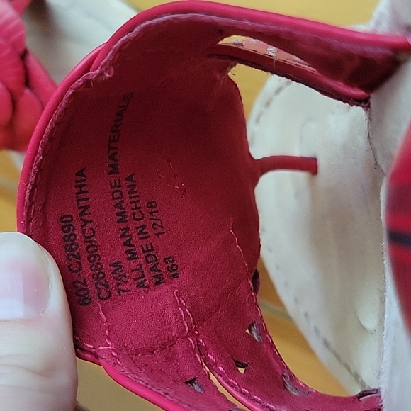 Sandals - Cliffs by White Mountain - Picture 3 of 5